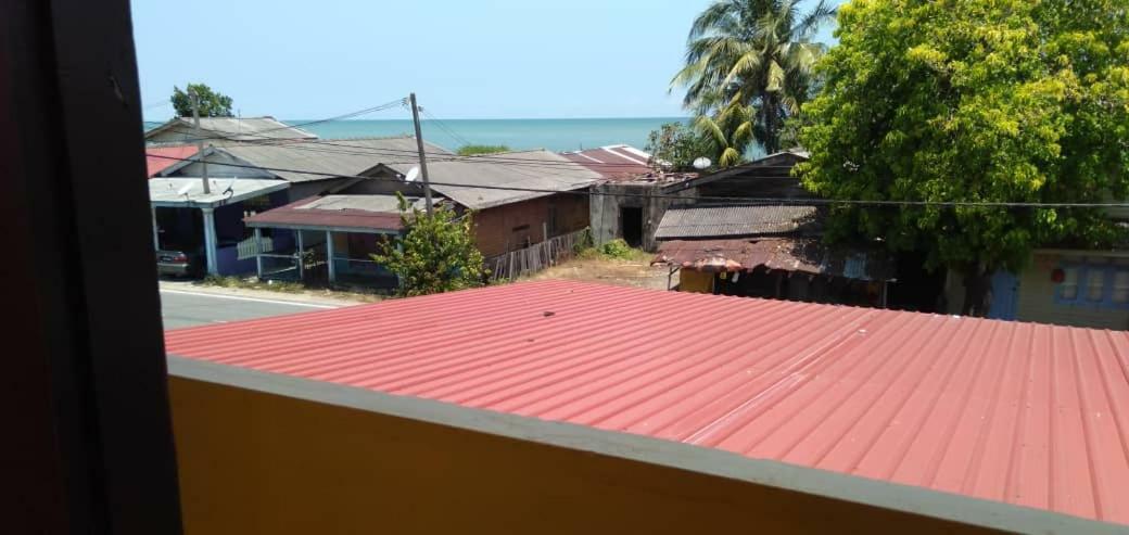 Rumah Hentian Ayah Kampung Kuala Besut Exteriör bild